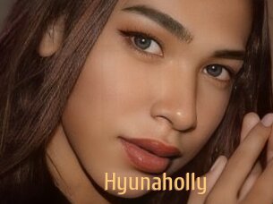 Hyunaholly