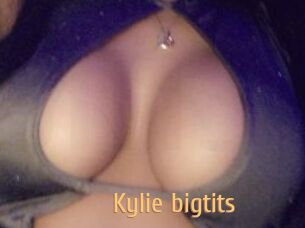 Kylie_bigtits
