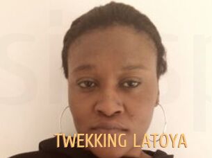 TWEKKING_LATOYA