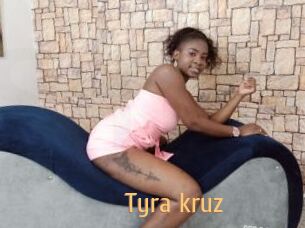 Tyra_kruz
